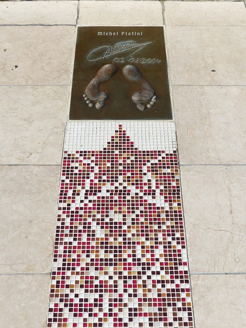 在困境中争 在困境中争